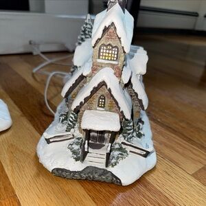 Thomas Kinkade Hawthorne Village Light of Hope Church beautiful piece